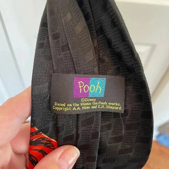 Winnie the Pooh necktie - Picture 3 of 4